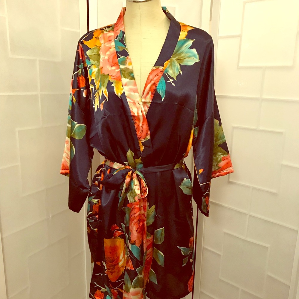 Floral satin silk short robe NWOT